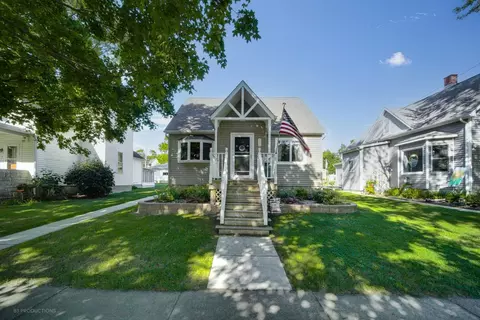 526 Elliott St, Beecher, IL 60401