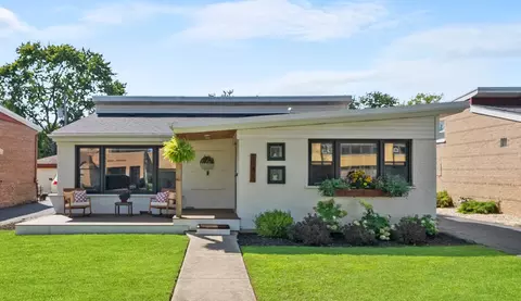 10620 S Kedvale Ave, Oak Lawn, IL 60453