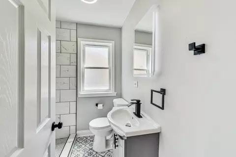 Bath - 2864 W 85th St, Chicago, IL 60652 photo 1 of 5