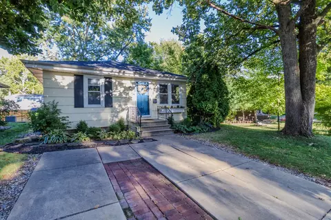 5 Briarwood Ave, Bloomington, IL 61701