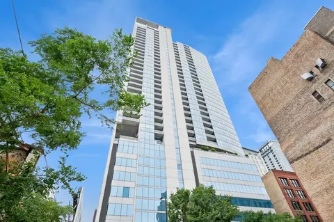 303 W Ohio St #1909, Chicago, IL 60654