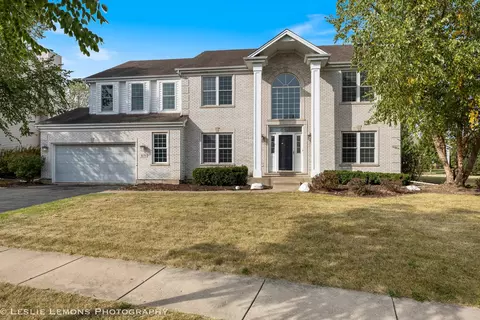 970 Estancia Ln, Algonquin, IL 60102
