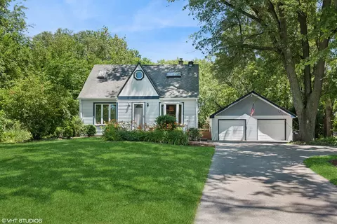 11 N Schoenbeck Rd, Prospect Heights, IL 60070