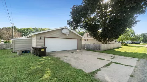 Exterior - 1101 S 3rd St, Oregon, IL 61061 photo 4 of 6