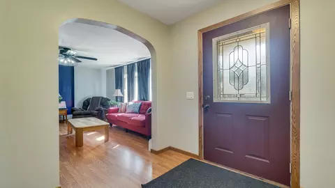 Entry Way - 1101 S 3rd St, Oregon, IL 61061 photo 6 of 7