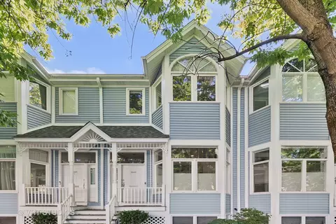 3043 N Lakewood Ave, Chicago, IL 60657