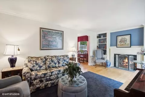 226 E Washington St, Des Plaines, IL 60016 photo 3
