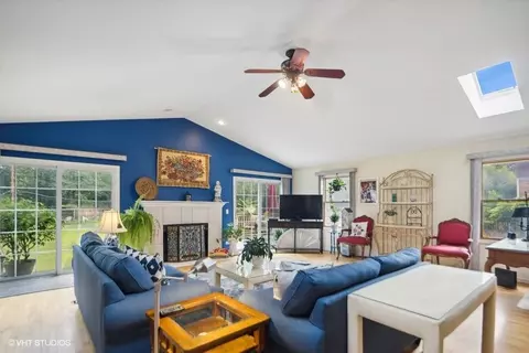226 E Washington St, Des Plaines, IL 60016 photo 8