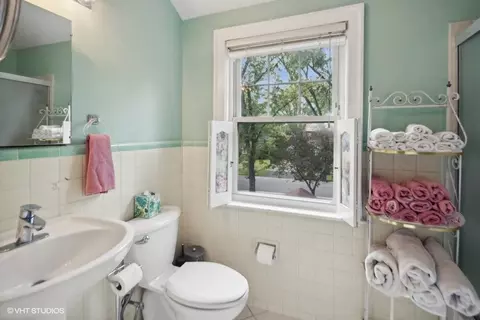 226 E Washington St, Des Plaines, IL 60016 photo 20