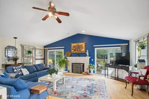226 E Washington St, Des Plaines, IL 60016 photo 7