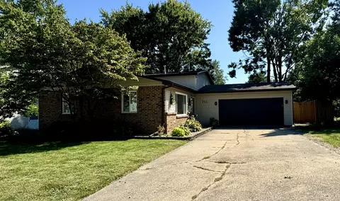 711 Ashton Ln N, Champaign, IL 61820
