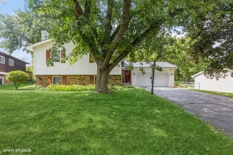 991 Carol Ave, Woodstock, IL 60098