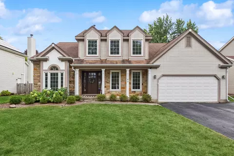 1182 Sandhurst Dr, Buffalo Grove, IL 60089