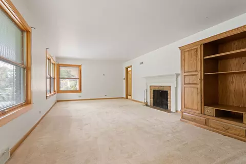 359 Wing Park Blvd, Elgin, IL 60123 photo 6