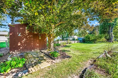 Exterior - 906 Parmon Rd, Bloomington, IL 61701 photo 7 of 8