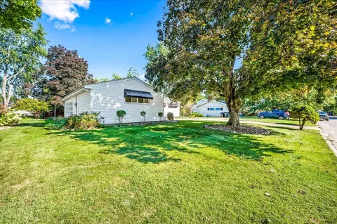 Exterior - 906 Parmon Rd, Bloomington, IL 61701 photo 8 of 8