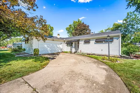 Exterior - 906 Parmon Rd, Bloomington, IL 61701 photo 3 of 8