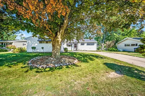 906 Parmon Rd, Bloomington, IL 61701