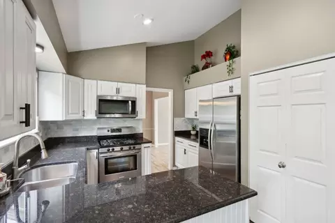 729 Crab Tree Ln, Bartlett, IL 60103 photo 13