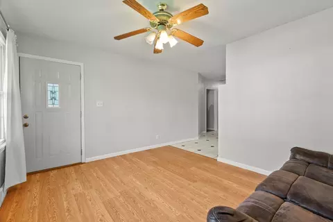 804 Gates St, Aurora, IL 60505 photo 3