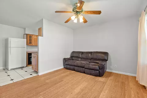 804 Gates St, Aurora, IL 60505 photo 4