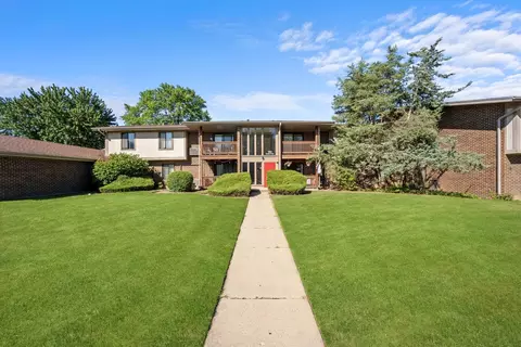 701 Garden Cir #6, Streamwood, IL 60107