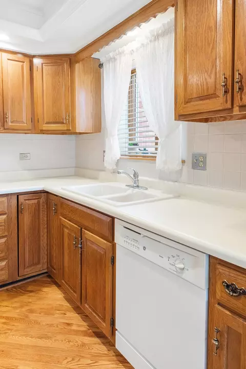 555 S River Rd #401, Des Plaines, IL 60016 photo 20