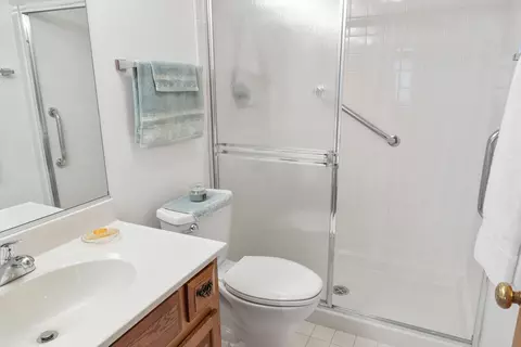 555 S River Rd #401, Des Plaines, IL 60016 photo 17