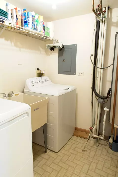 555 S River Rd #401, Des Plaines, IL 60016 photo 6