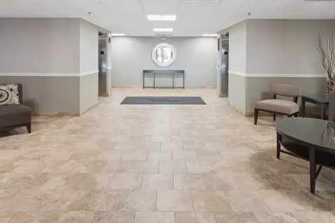 555 S River Rd #401, Des Plaines, IL 60016 photo 2
