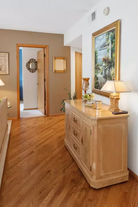 555 S River Rd #401, Des Plaines, IL 60016 photo 13