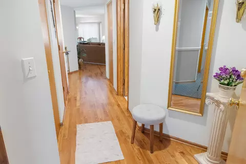 555 S River Rd #401, Des Plaines, IL 60016 photo 3
