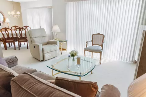 555 S River Rd #401, Des Plaines, IL 60016 photo 9