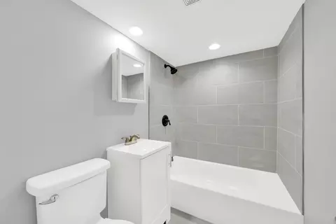 Bath - 796 N Francine Dr, Kankakee, IL 60901 photo 5 of 5