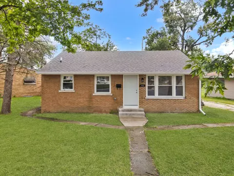Exterior - 796 N Francine Dr, Kankakee, IL 60901 photo 2 of 8