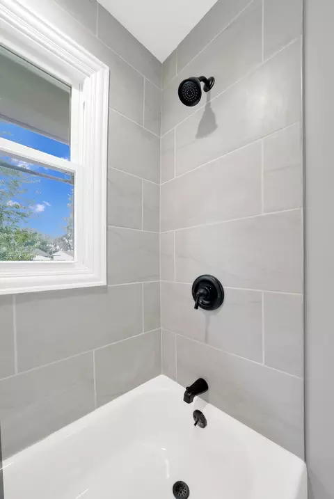 Bath - 796 N Francine Dr, Kankakee, IL 60901 photo 2 of 5