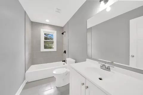 Bath - 796 N Francine Dr, Kankakee, IL 60901 photo 1 of 5
