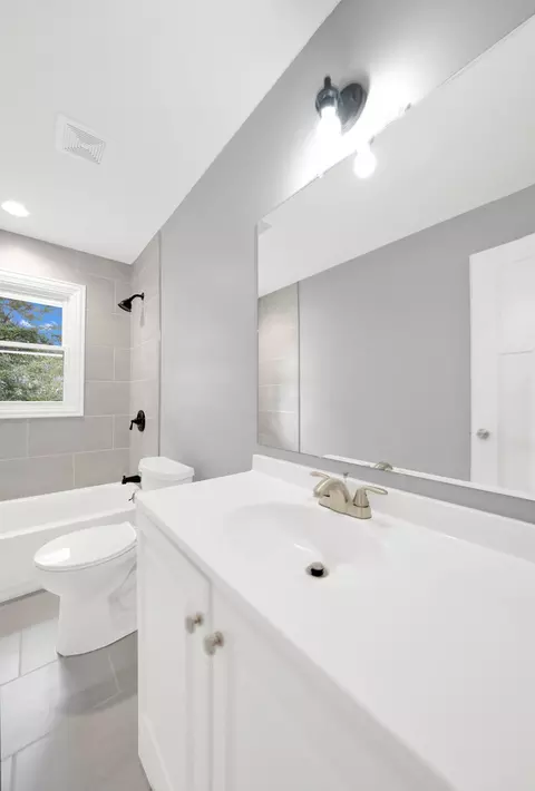 Bath - 796 N Francine Dr, Kankakee, IL 60901 photo 4 of 5