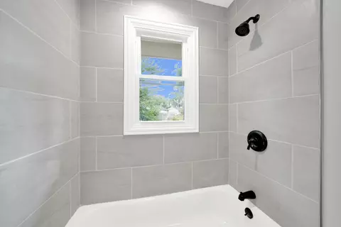 Bath - 796 N Francine Dr, Kankakee, IL 60901 photo 3 of 5