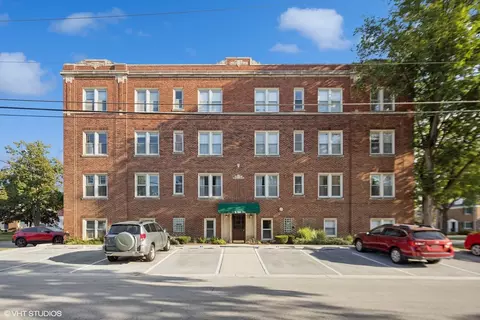 1 W Oak Ave #D2, La Grange Park, IL 60526