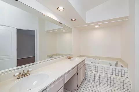 4715 Amber Cir, Hoffman Estates, IL 60192 photo 13