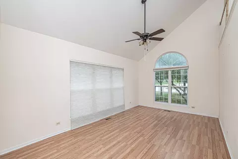 4715 Amber Cir, Hoffman Estates, IL 60192 photo 3