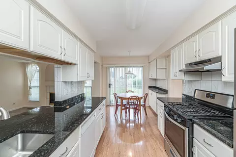 4715 Amber Cir, Hoffman Estates, IL 60192 photo 4