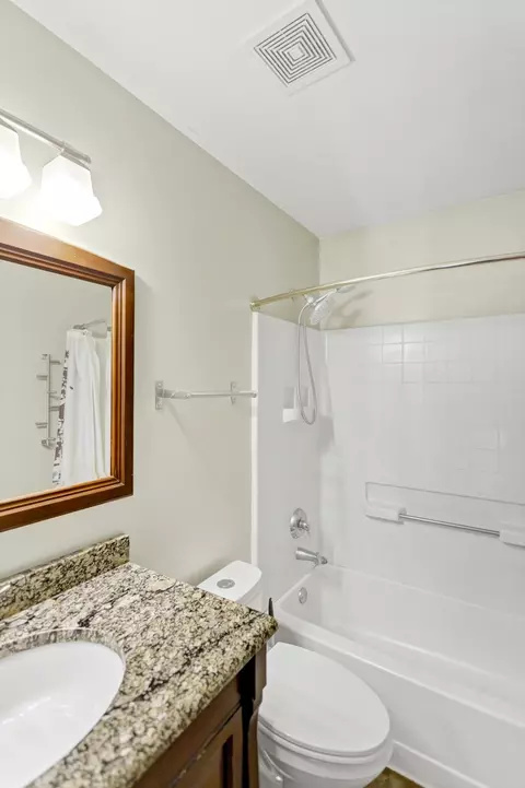 Bath - 9683 Compton Dr, Huntley, IL 60142 photo 4 of 5
