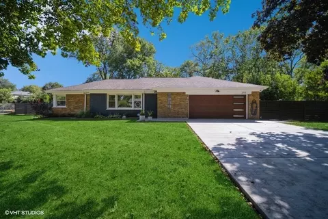 203 W Kenilworth Ave, Prospect Heights, IL 60070