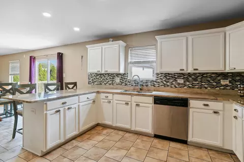 1310 Val Verde Ct, Plainfield, IL 60586 photo 4