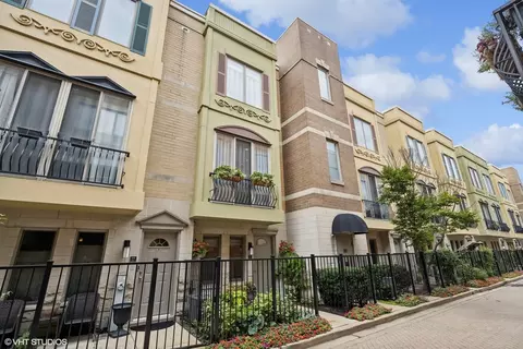 909 W Ohio St #5, Chicago, IL 60642