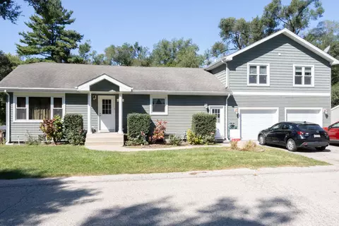402 Northlake Rd, Lakemoor, IL 60050