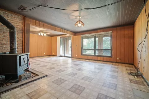 Living - 1982 Deer Meadows Rd, Secor, IL 61771 photo 6 of 7