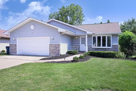 715 Blackburn St, Gurnee, IL 60031